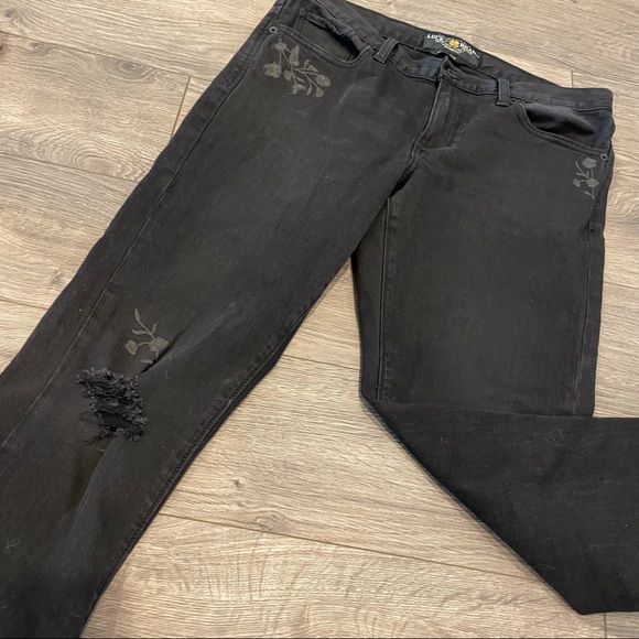 Lucky Brand Distressed Jeans - Picture 2 of 3